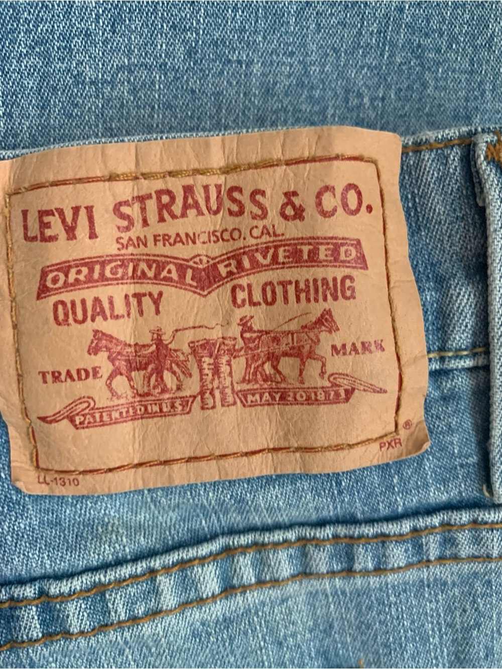 Levi's Women's Light Wash Straight Leg Jeans - Picture 5 of 6